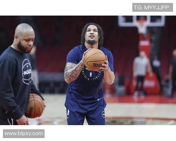 尼克斯队外援神勇发挥，助力球队逆袭取胜