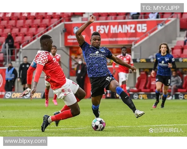 沙尔克04客场逼平法兰克福，颓势难以完全止住